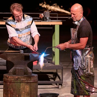 Theaterstück „Das Glück der Tätigen“