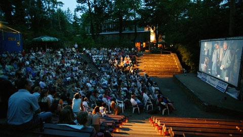 Kinofilme erleben in einem historischen Amphitheater, das geht beim "Filmseher Open Air" in Seeheim-Jugenheim. | Open Air Kinos in und um Rheinland-Pfalz 