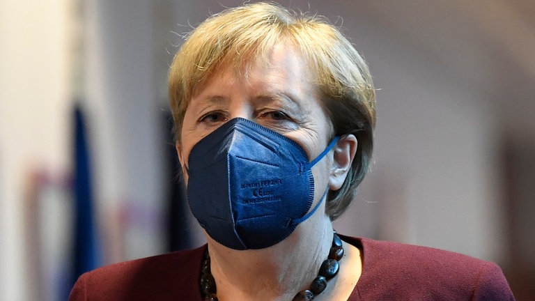 Angela Merkel mit einer FFP2-Maske 