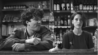 Basilio und Karla in einem Lebensmittelladen  Filmstill aus "Der Junge, dem die Welt gehört" 