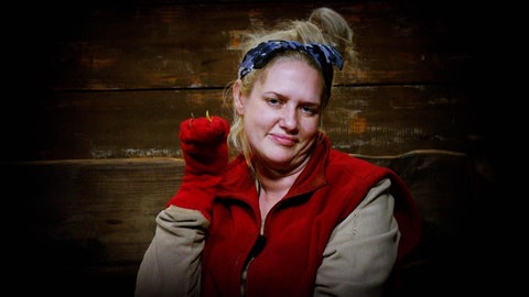 Das „Dschungelcamp“: Sarah Knappik im Dschungeltelefon