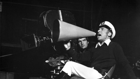 Mel Brooks als Filmregisseur mit Megafon in "Mel Brooks’ letzte Verrücktheit: Silent Movie" (1976)