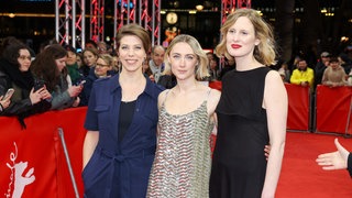 Drei Frauen auf dem Roten Teppich