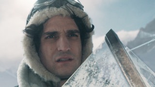 Antoine de Saint-Exupéry (Louis Garrel). Szene aus dem Film "Saint-Exupéry – Die Geschichte vor dem kleinen Prinzen"