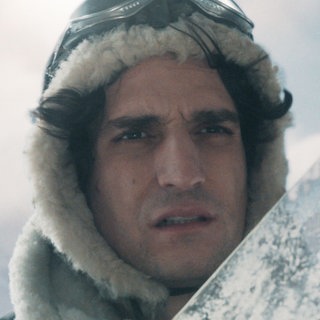 Antoine de Saint-Exupéry (Louis Garrel). Szene aus dem Film "Saint-Exupéry – Die Geschichte vor dem kleinen Prinzen"