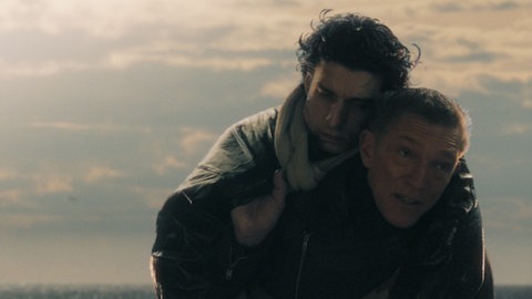 Antoine de Saint-Exupéry (Louis Garrel) und Henri Guillaumet (Vincent Cassel). Szene aus dem Film "Saint-Exupéry – Die Geschichte vor dem kleinen Prinzen"