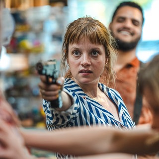 Überfall im Spielwaren-Geschäft: Delphine von Plettenburg (Jella Haase), Charlotte 