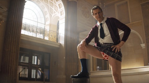 Liam Neeson als Frank Debrin Jr. in "Die nackte Kanone" von 2025