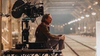 Wes Anderson am Set des neuen Films "Der phönizische Meisterstreich".