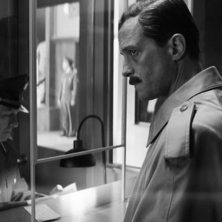 August Diehl als Josef Mengele in „Das Verschwinden des Josef Mengele“