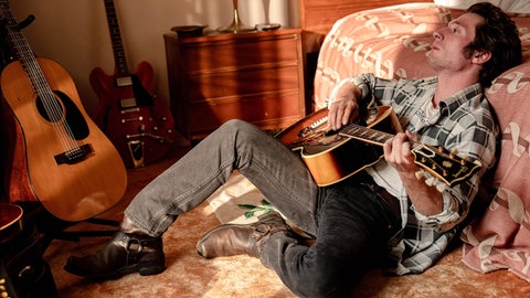 Jeremy Allen White in einer Szene des Films „Springsteen: Deliver Me from Nowhere” (2025). 