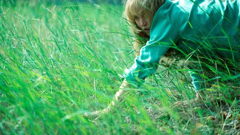 Filmstill: „Die, My Love“ von Lynne Ramsay mit Jennifer Lawrence und Robert Pattinson in den Hauptrollen