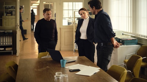 „Überlebe wenigstens bis morgen“ von Milena Aboyan