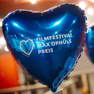 Luftballons mit dem Logo vom Filmfestival Max Ophüls Preis