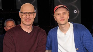 Joachim Philipp Maria Meyerhoff deutscher Schauspieler, Regisseur mit Bruno Alexander deutscher Schauspieler zu Gast in der NDR Talkshow 