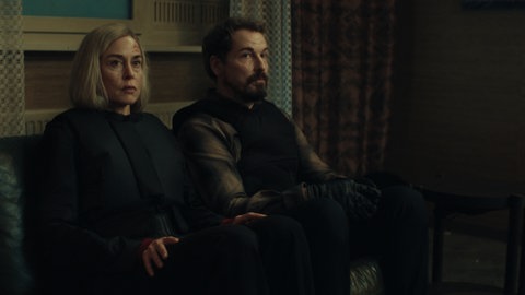 „Unfamiliar“ von Paul Coates