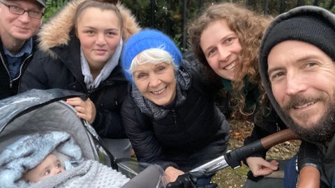 Die Regisseurin Sigrid Klausmann bei Dreharbeiten zu ihrem Dokumentarfilm „Girls don’t cry“.