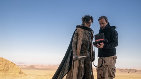 Timothée Chalamet mit Regisseur Denis Villeneuve (rechts) in "Dune: Part Two"