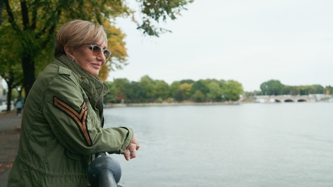 Szene aus dem Dokumentarfilm "„Googoosh – Made of Fire“ von Niloufar Taghizade