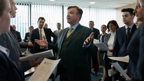 Szene aus der Serie "Die Affäre Cum-Ex"