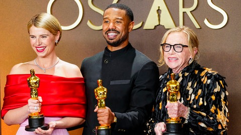 Oscar-Preisträger*innen 2026: Jessie Buckley (Hamnet, beste Hauptdarstellerin), Michael B. Jordan (Blood & Sinners, bester Hauptdarsteller), Amy Madigan (Weapons, beste Nebendarstellerin)