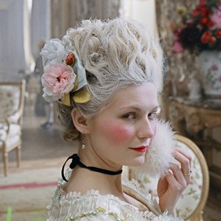 Schauspielerin Kirsten Dunst mit Perücke als Marie Antoinette