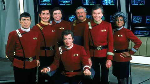 Szene aus Star Trek: The Final Frontier (1989) mit der Crew der Enterprise, darunter William Shatner als Captain Kirk, Leonard Nimoy als Spock sowie Nichelle Nichols als Uhura. 