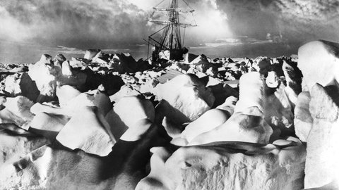 Das Weddellmeer ist und war für Schiffe schon immer eine Herausforderung. Auch mit modernen Schiff kann es mitunter passieren, dass man im Eis steckenbleibt.