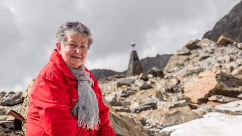  Das Foto vom 14. September.2016 zeigt Erika Simon, die Ötzi-Finderin aus Nürnberg, an der Fundstelle der Mumie im Ötztal. 