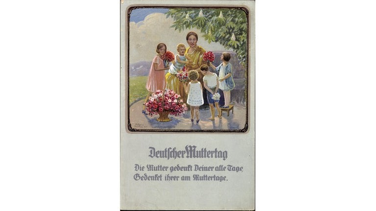 Mutter umringt von fünf Kindern mit Blumen (Grafik): Glückwunschkarte zum Muttertag, um 1935: "Deutscher Muttertag – Die Mutter gedenkt Deiner alle Tage  Gedenket ihrer am Muttertage"
