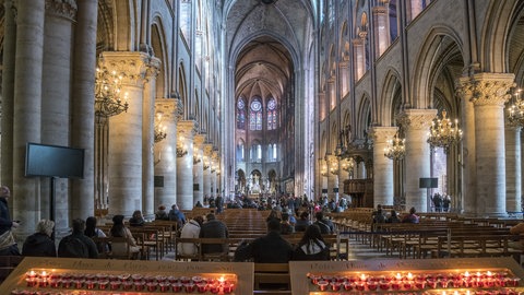 Innenraum der Kathedrale Notre-Dame de Paris vor dem Brand 2019