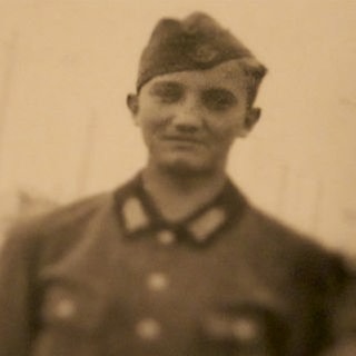 Der 17-jährige Rudolf Hoffmann als Soldat im Zweiten Weltkrieg