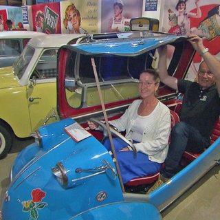 Die Kanzel eines Messerschmid-Kabinenrollers von 1953 wird geschlossen - fast wie bei einem Flugzeug