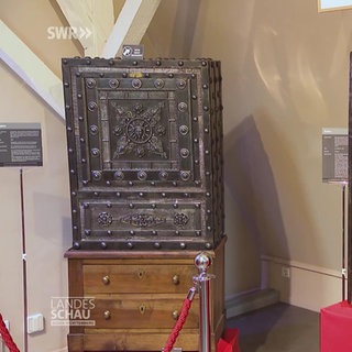 Alexander sammelt historische Tresore