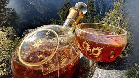 Verzierte Flasche mit Centauri Honig aus türkischen Höhlen.