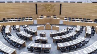 Leerer Plenarsaal des Landtag von Baden-Württemberg