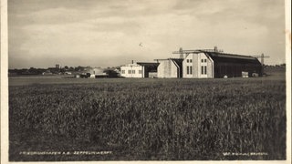 Friedrichshafen Bodensee, Zeppelinwerft, Blick zu den Zeppelinhallen