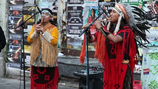 Straße Istiklal Caddesi im europäischen Teil Istanbuls füllt sich zum Sommer hin mit Straßenmusikern aus allen Ländern.