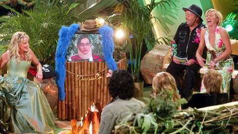 Daniel Küblböck wird am Sonntag (07.03.2004) per Bildschirm zur Aufzeichnung der RTL-Sendung "Ich bin ein Star - Holt mich hier raus! Das große Wiedersehen" in Berlin zugeschaltet.