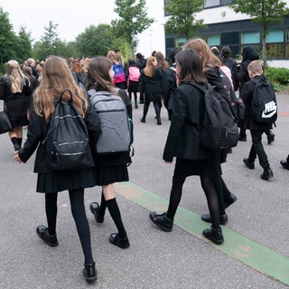 Schuluniformen haben eine lange Tradition in England. Symbolfoto.