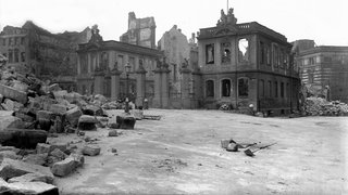 Auch das Coselpalais neben der Frauenkriche wurde am 13.2.45 beim Luftangriff völlig zerstört.