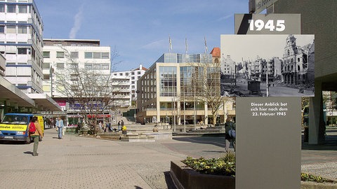 Pforzheimer Marktplatz, Blick zum Schlossberg