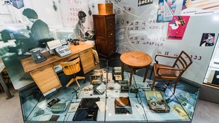 Teil der Ausstellung "Kulturgeschichte des Büros". Bild: Büro in den 1950er-Jahren. Heinz Nixdorf MuseumsForum.