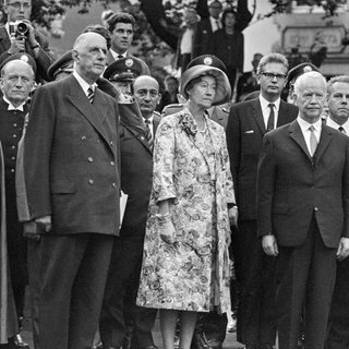 Am 26.05.1964 wird der Mosel-Kanal mit 14 Staustufen eingeweiht.   Staatspräsident Charles de Gaulle (li.), Großherzogin Charlotte von Luxemburg und Bundespräsident Heinrich Lübke (re.) sind mit dabei.