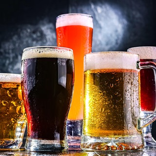Gläser mit verschiedenen Arten von Bier.