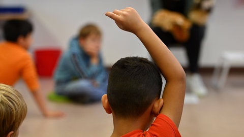 RWI Studie zeigt: Lehrkräfte versuchen Migrationshintergrund durch bessere Noten auszugleichen