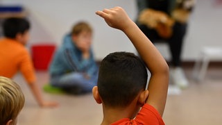 RWI Studie zeigt: Lehrkräfte versuchen Migrationshintergrund durch bessere Noten auszugleichen
