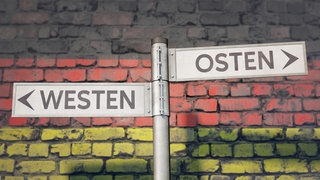 Symbolbild zum Thema Unterschiede  Gegensätze Westdeutschland zu Ostdeutschland