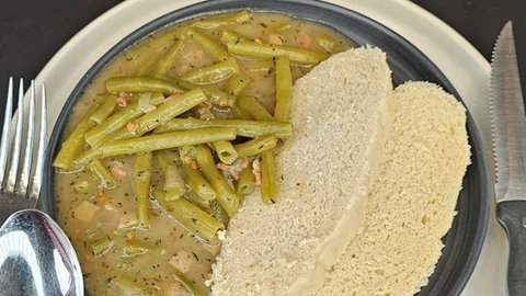 Schneidersfleck mit Bohneneintopf