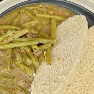 Schneidersfleck mit Bohneneintopf